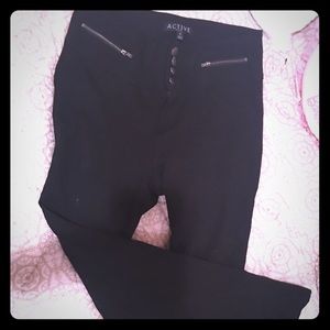 Black leggings pants